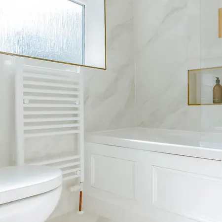 Dragon Parade - Apartment *