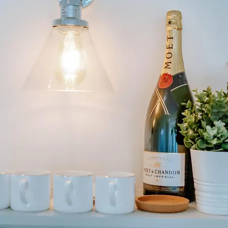 Daire Dragon Parade - *